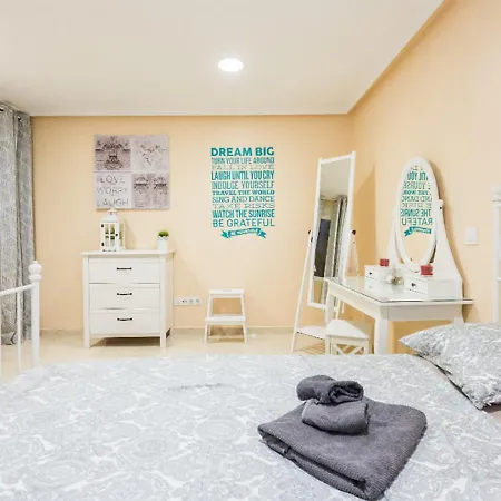 Boutique Apartments In The Heart Of Madrid Room photo