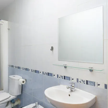 Boutique Apartments In The Heart Of Madrid Room photo